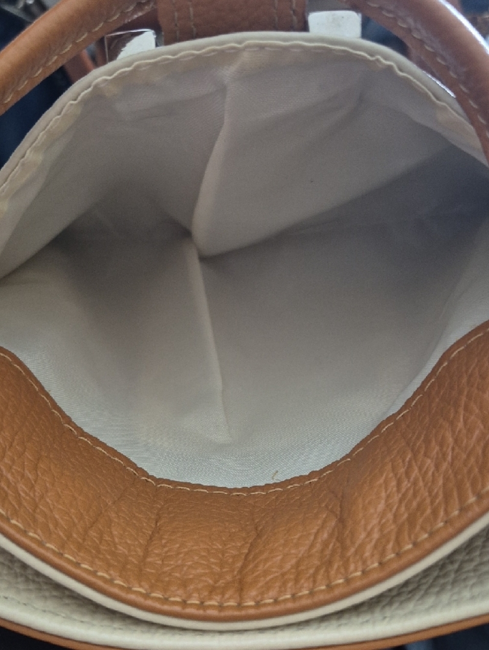 Leather Crossbody Bag in Cream and Tan - Classic Two-Tone Style, Leather. - Picture 4 of 5